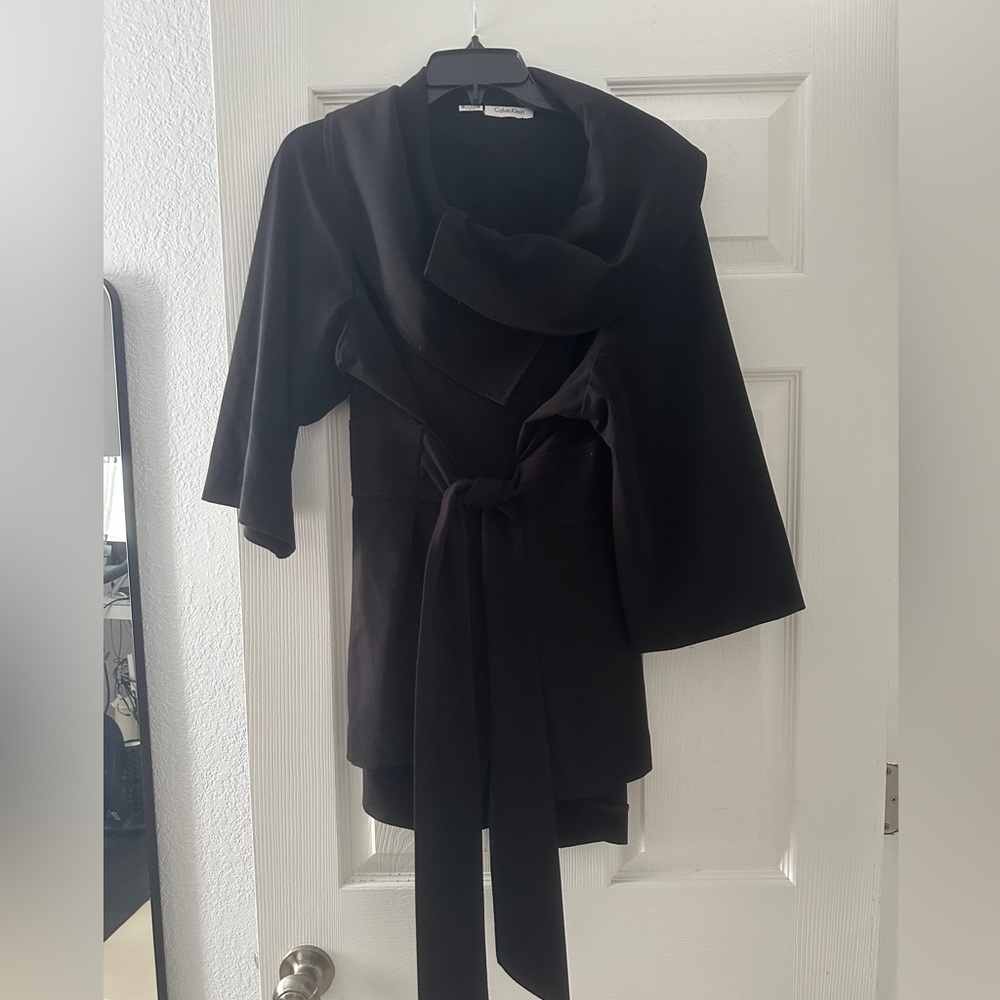 Calvin Klein black 3/4 sleeve tie jacket. 2XL